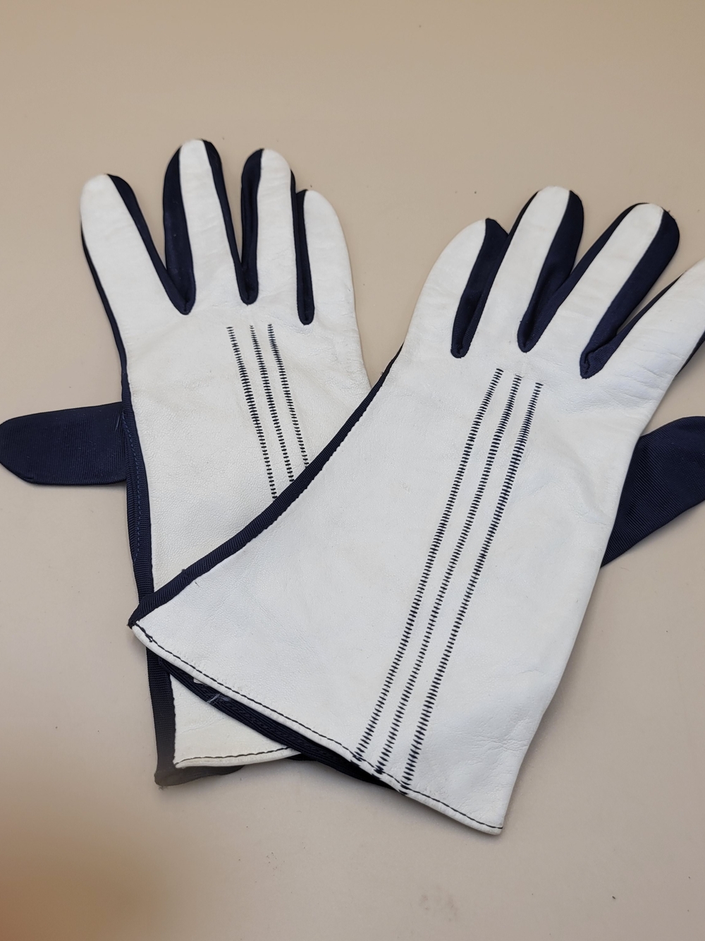 VTG Women’s Leather & Rayon Gloves Unlined Navy/White Sz 7 Sendra Gloves USA